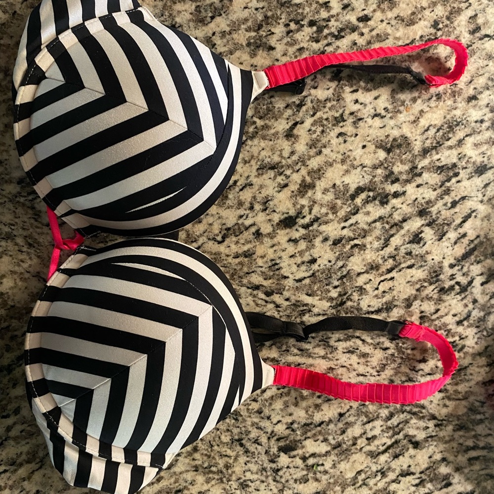 Victoria’s Secret Bombshell Bra 34B